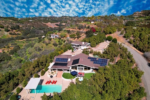 Hilltop Villa, with guest house, pool, view, hot tub, avocado grove and privacy (1)