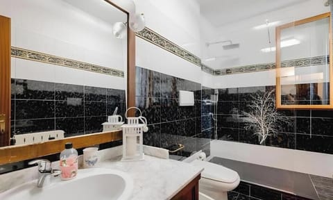 Single Room, Patio, Park View | Bathroom