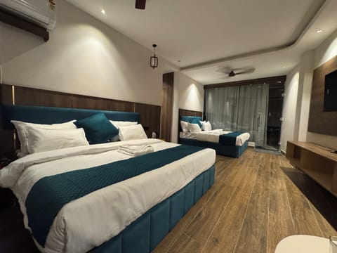 Deluxe Quadruple Room | Free WiFi