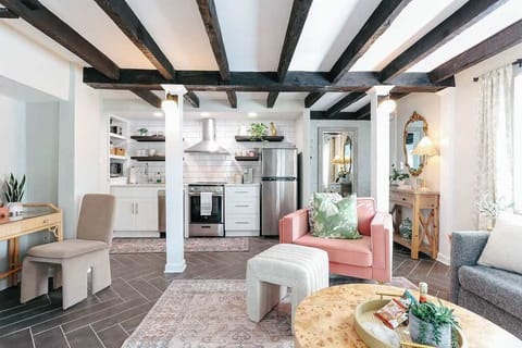 Welcome to the Postmaster's Parlor! We are so excited to host you in the ground level apartment at the end of Jones St!