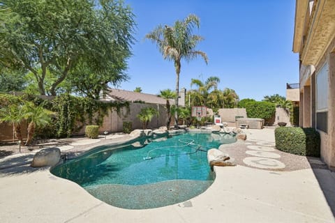 Welcome to your desert retreat! Unwind in the lush backyard featuring a resort-style pool, spa, and a poolside basketball hoop. Surrounded by tropical landscaping and sunshine—this is Scottsdale living at its finest.