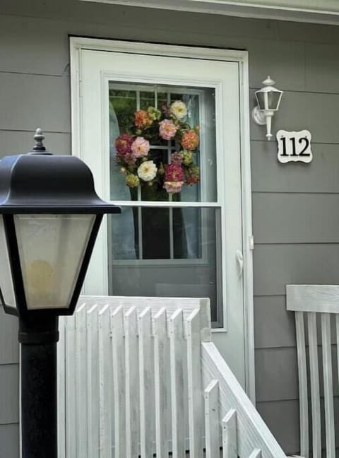 Dining area in kitchen - extra leaf for table and 2 extra chairs.