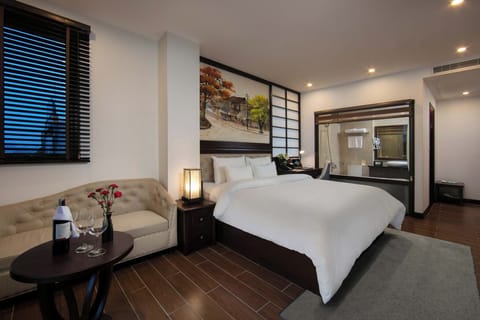 Suite, City View | In-room safe, soundproofing, free WiFi