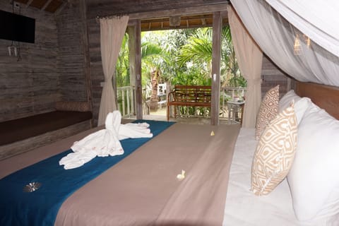 Deluxe Double Room | In-room safe, desk, laptop workspace