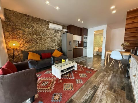 bc775106-51b6-4e36-aff0-7a814d5bc52b