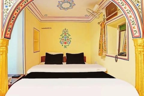 Desk, iron/ironing board, free WiFi