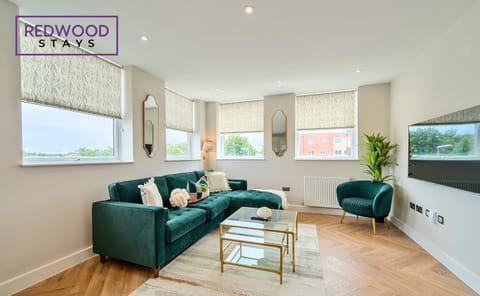 MODERN AND RELAXING LIVING AREA, GET A SMALL DISCOUNT BY USING THE COUPON CODE "STAY5" ON OUR REDWOOD STAYS . COM WEBSITE!