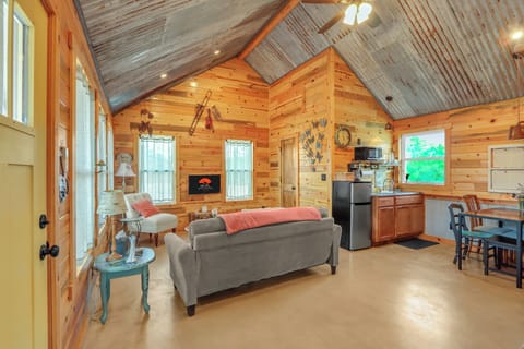 Entry view looking left from the doorway.  The bathroom entrance can be seen in the corner.