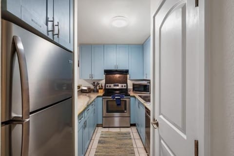 Condo, 2 Bedrooms | Private kitchen