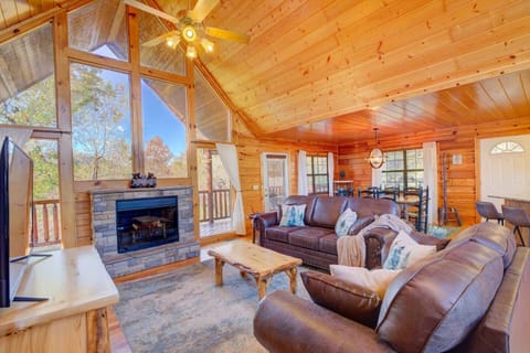 Cabin, 4 Bedrooms | Living area | Smart TV, DVD player