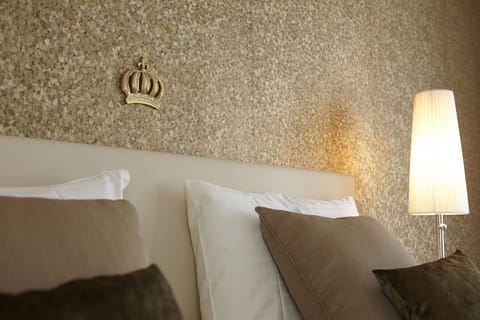 Premium bedding, in-room safe, desk, soundproofing