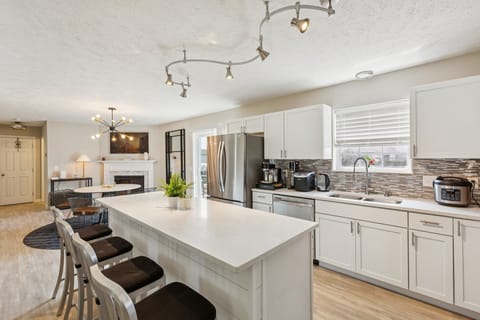 Indoors, Kitchen, Architecture, Building, Dining Room