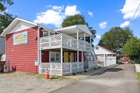 Building, Outdoors, Shelter, Neighborhood, City