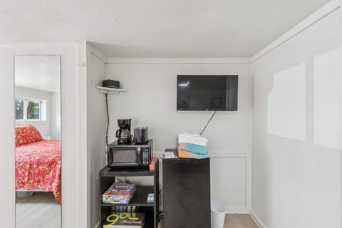 Indoors, Screen, Appliance, Microwave, Oven