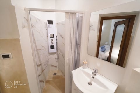 Superior Suite | Bathroom