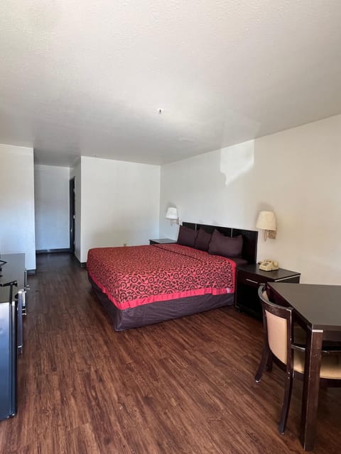 Basic Single Room | Free WiFi, bed sheets