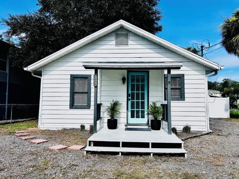 Your stay: The White House at Weeki Wachee