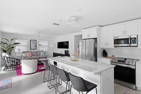 Kitchen: Bright, airy space perfect for cooking up seaside meals and making memories!