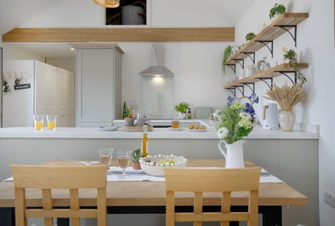 Woodsmoke, Taunton: The kitchen extends to the dining area