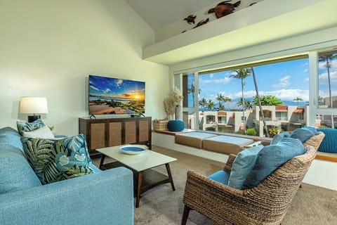 Spacious Living Area w/Ocean and West Maui Views