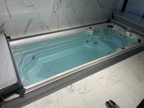 Indoor spa tub