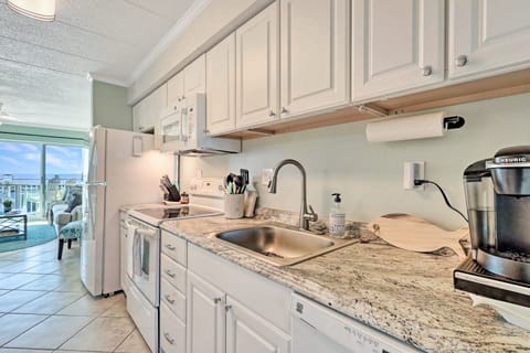 Kitchen | Cooking Basics | Keurig | Drip Coffee Pot | Dishwasher | Microwave