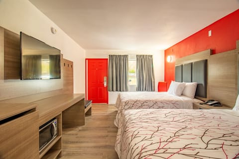 Downstairs Queen Room with Two Queen Beds - Non Smoking | Desk, free WiFi