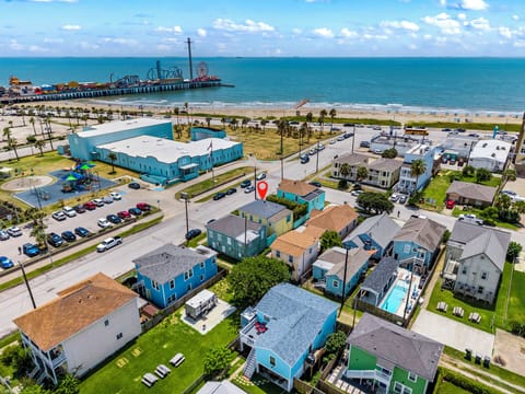 Your island escape — steps from the Seawall & Pleasure Pier