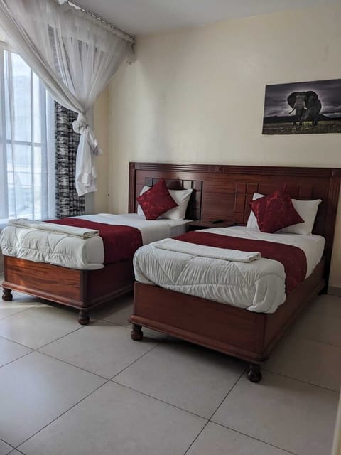Standard Twin Room | Desk, laptop workspace, iron/ironing board, free WiFi