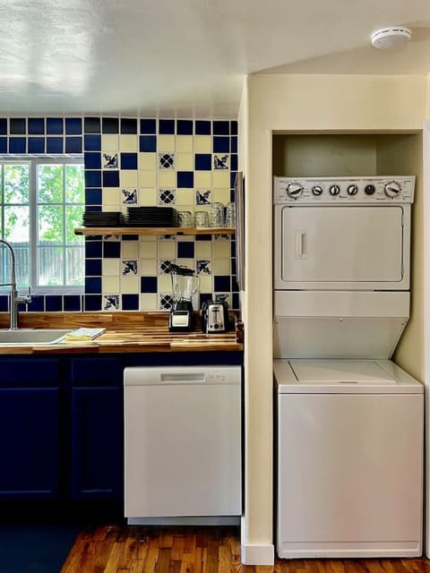 Kitchen - Dishwasher, Washer/Dryer Stacked, Complimentary Laundry Detergent and Sheets