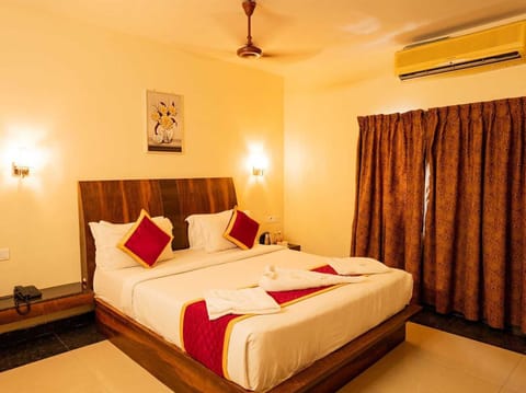 Premium bedding, desk, rollaway beds, free WiFi