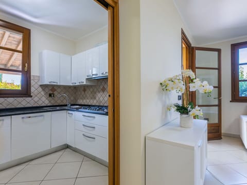 Interior Design, Flooring, Wood, Floor, Furniture, Countertop, Ceiling, Home, Kitchen, Room