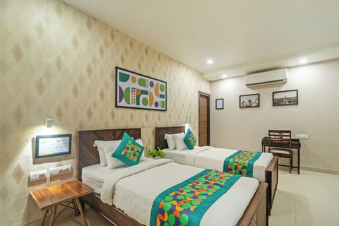 Deluxe Double Room | Iron/ironing board