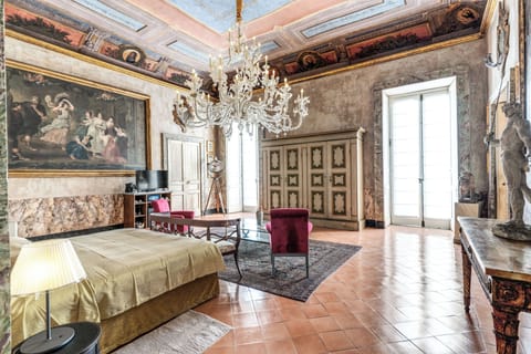 Executive Suite | Premium bedding, minibar, in-room safe, iron/ironing board