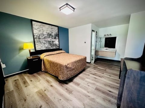 Desk, laptop workspace, free WiFi