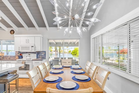 Dining table (8 seater)