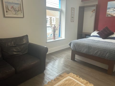 Classic Double Room | Desk, laptop workspace, free WiFi, bed sheets