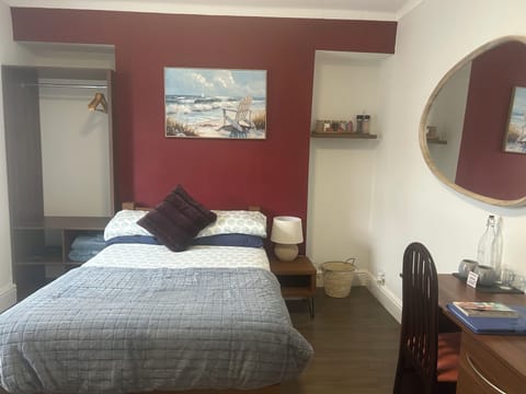 Classic Double Room | Desk, laptop workspace, free WiFi, bed sheets