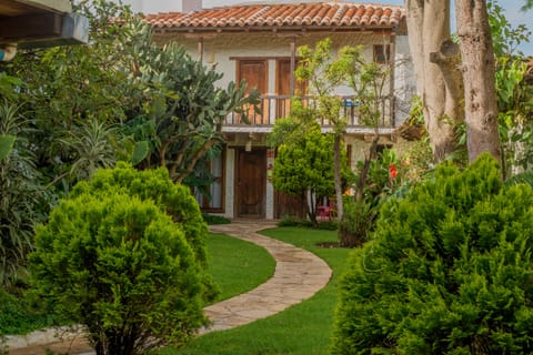 Private Room, 1 double bed and 1 single bed | Garden view