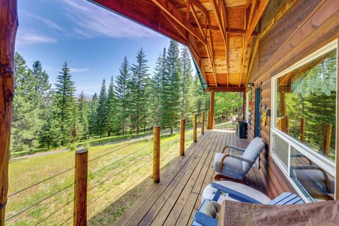 Joseph Vacation Rental | 2BR | 1.5BA | 900 Sq Ft | Stairs Required