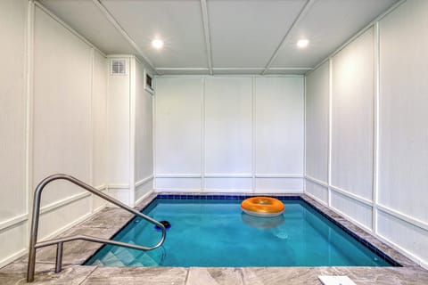 A swimming pool the kids will love! Bring along their favorite pool toys for even more fun