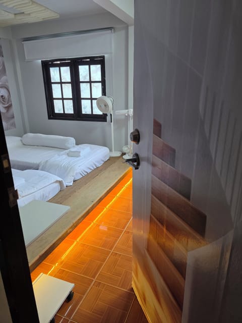 Deluxe Room | Blackout drapes, iron/ironing board, free WiFi