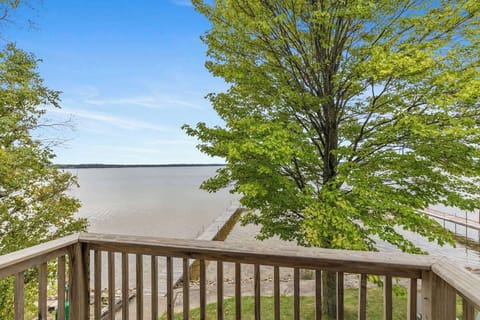 Balcony with a view of the lake