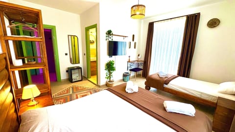Triple room with balcony | Egyptian cotton sheets, premium bedding, minibar, blackout drapes