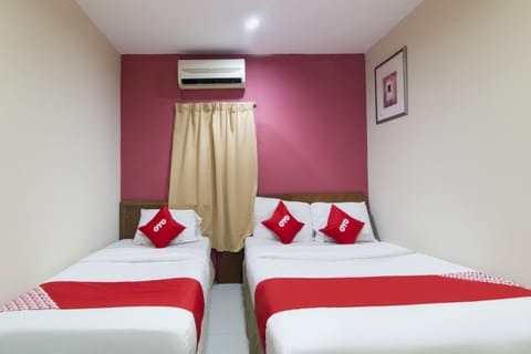 Deluxe Triple Room | Laptop workspace, free WiFi, bed sheets