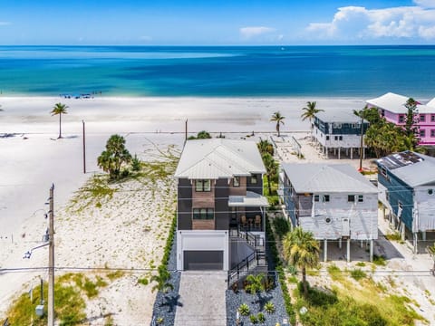 House, 5 Bedrooms | Beach