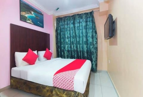 Basic Room | Desk, laptop workspace, free WiFi