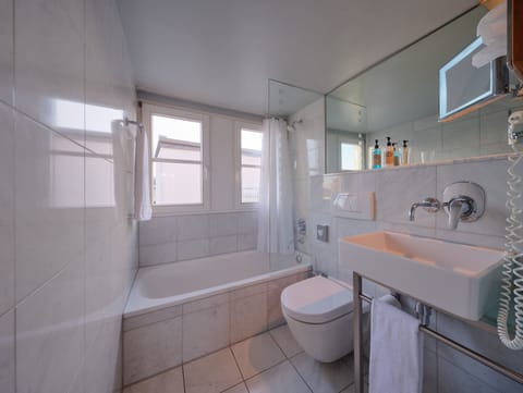 Classic Single Room | Bathroom | Eco-friendly toiletries, hair dryer, heated floors, towels