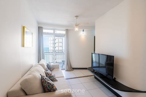Basic Apartment | Living area