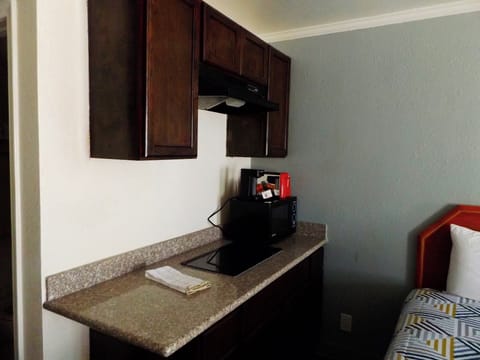 Full-size fridge, microwave, stovetop, toaster